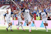 Kolasinac dan Muharemovic Jadi Pahlawan, Bosnia Tahan Gempuran Kanada di Toronto