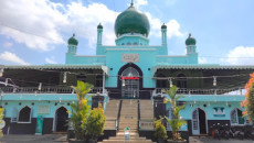 Bukan Monumen, Masjid Ini Dibangun Soekarno untuk Hargai Jasa Pahlawan