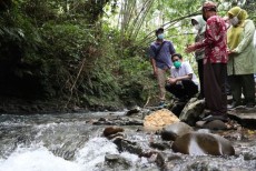Gus Menteri Tinjau Desa Wisata Selasari, River Tubing yang Sedot Ribuan Pengunjung Per Bulan