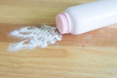 Amankah Bedak Talek untuk Area Kelamin Perempuan?