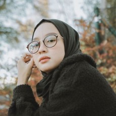 Harus Tahu! Tips Pilih Kacamata untuk Si Wajah Bulat