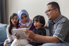 Liburan di Rumah Saja? Ini 6 Tontonan Akhir Tahun Bersama Keluarga