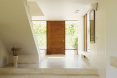 Bisa Jadi Pilihan, 7 Model Pintu Kayu Minimalis Ubah Hunian Jadi Cantik