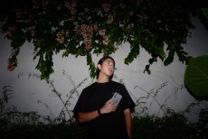 Iqbaal Ramadhan Bagi-bagi Tips Traveling Pakai Smartphone Andalan