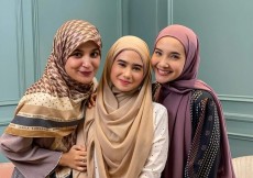 Banjir Pujian, Tissa Biani Pakai Hijab Dibantu Zaskia Sungkar