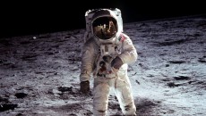 Foto-Foto Astronot Mendarat di Bulan Dijual Rp2,4 Miliar