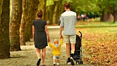 5 Tips Nikmati Akhir Pekan, Santai di Rumah Bersama Keluarga