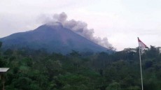 Gunung Merapi  Kembali Semburkan  Awan Panas Sejauh 1,8 Km ke Sungai Bebeng