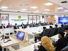 Kemenag Serahkan SK 28 Guru Besar Baru, Berikut Daftarnya