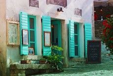 Renovasi Tempat Usaha, Pilih Warna Cat yang Menarik Pembeli