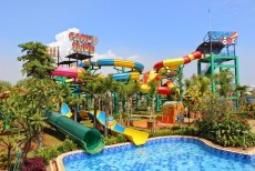 Liburan Sekolah Seru, Ajak Anak Bermain di Transera Waterpark