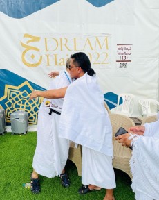 Adem, Ustaz Khalid Basalamah dan Gus Miftah Berpelukan di Arafah