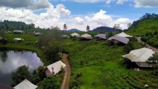 Kamping dengan Panorama Kebun Teh di Glamping Lakeside Rancabali