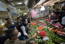 Pastikan Harga Sembako Stabil, Emil Cek ke Pasar Tradisional