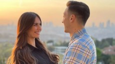 Mesut Ozil Pamer Anak Kedua di Media Sosial