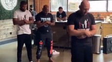 Pelajaran dari Video Viral Mike Tyson, Jangan Tinggalkan Salat