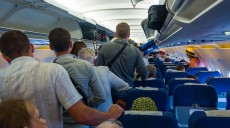 Ini Alasan Penumpang Pesawat Langsung Berdiri Saat Landing