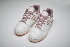 Usung Gaya Klasik, New Balance Hadirkan Sneakers Berwarna Pink