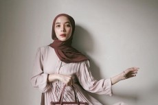 Empat Tutorial Hijab Plisket Simpel Ala Hamidah Rachmayanti