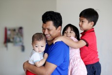 Seperti Ibu, Sosok Ayah Punya Perasaan yang Bisa Luluh karena Anak