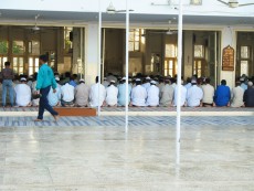 Keutamaan Shaf Pertama Salat Jamaah, Mendapatkan Rahmat Allah SWT