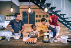 Hadits Nabi: Kunci Sukses Anak Terletak pada Rida Orang Tua
