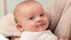 Kadang Bikin Panik, Ini Bedanya Gumoh dan Muntah pada Bayi