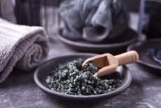 Khasiat Abu Vulkanik untuk Kulit, Obati Jerawat hingga Anti Aging