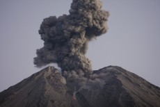 BNPB dan BMKG Tepis Kabar Erupsi Semeru Picu Tsunami di Jepang