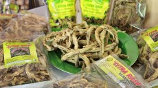 Menengok Proses Pembuatan Keripik Belut, Cemilan Khas Yogyakarta