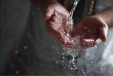 Manfaat Wudhu Sebelum Tidur: Otot Rileks, Kulit Cerah, dan Didoakan Malaikat