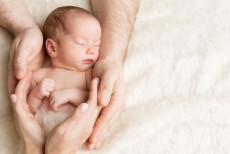 UAH Ulas Hukum Azan dan Iqamah di Telinga Bayi Baru Lahir