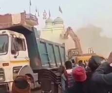 Dalih Pelebaran Jalan, Masjid Bersejarah di India Digusur