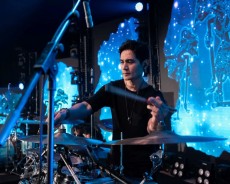 Ada Manfaat Sehat dari Main Drum, Nggak Percaya? Tyo Nugros Buktinya