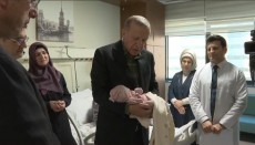 Erdogan Lafalkan Azan dan Beri Nama Bayi Korban Gempa