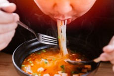 Hati-Hati, Berlebih Konsumsi Makanan Pedas Bisa Rusak Lambung