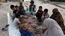 Ramadhan di Afghanistan: Keluarga Muslim Bertahan Hanya dengan Roti dan Teh