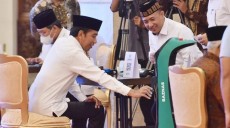 Presiden Jokowi Serahkan Zakat Melalui Baznas