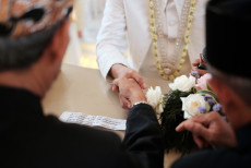 Menikah Tak Sekadar Formalitas, tapi Menjalani Komitmen dengan Pasangan