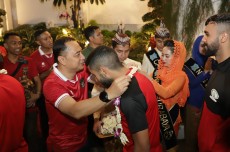 Wali Kota Surabaya Ajak Kibarkan Bendera Indonesia vs Palestina di Stadion GBT