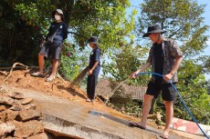 Mahasiswa Lintas Negara Bantu Membangun Tempat Wudhu Masjid di Mojokerto