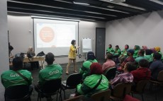 Driver Ojol Dilatih Berkendara Aman dan Anti Kekerasan Seksual