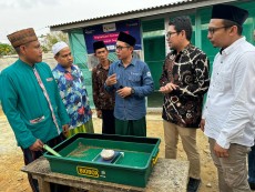 Dorong Pemberdayaan Ekonomi Pesantren, Ponpes Miftahul Ulum Diajari Budidaya Maggot