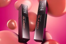 Make Over Rilis Powerstay Glazed Lock Lip Pigment, Kunci Kilau Bibir hingga 24 Jam