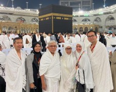 Pertama Kali Ibadah Umrah, Dua Artis Cantik Ini Berdoa Bisa Kembali Lagi