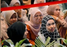 Ikut Kajian Ustaz Hanan Attaki, Rebecca Klopper Akui Sempat Insecure Tanya Soal Agama