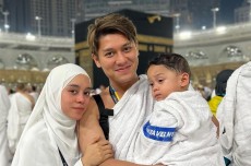 Dituduh Dengar Lagu saat Umrah, Rizky Billar Bantah Pakai Earphone: Itu Transmitter