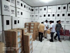 Jamin Keamanan, TNI-Polri Kawal Pergeseran Logistik Pemilu 2024 ke Puncak Jaya