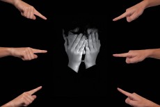 4 Langkah yang Harus Dilakukan Orang Tua saat Tahu Anak Jadi Pelaku Bullying