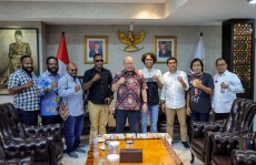 Diskusi Bareng Senator Papua, Ketua DPD RI Bicara Bangsa hingga Bola